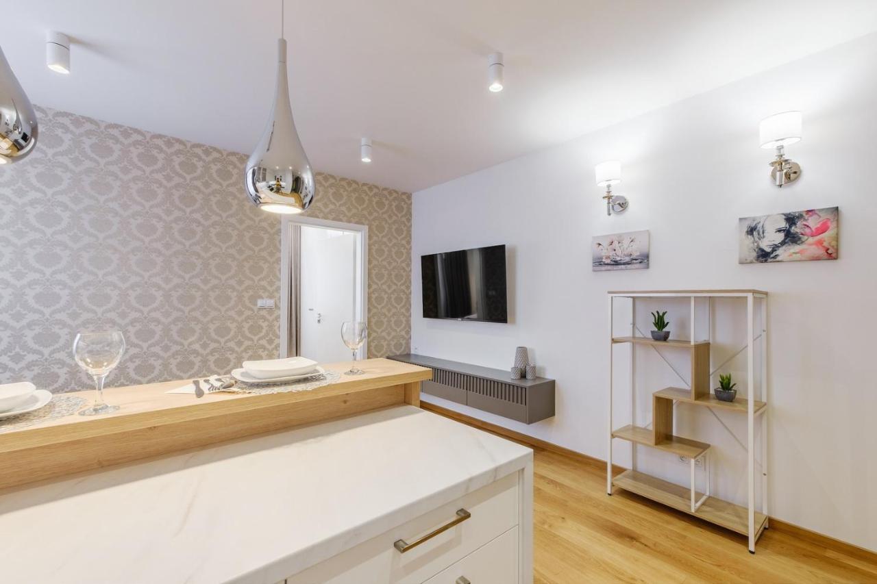 Florencja - Nowy Apartament W Centrum Miasta Z Klimatyzacja Oraz Zadaszonym Parkingiem W Cenie Нови Тарг Екстериор снимка