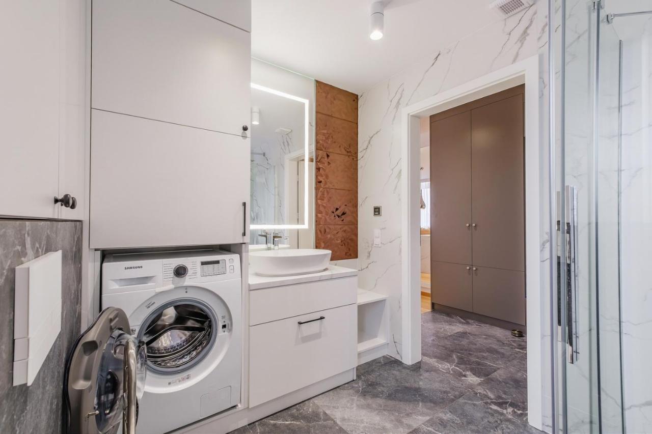 Florencja - Nowy Apartament W Centrum Miasta Z Klimatyzacja Oraz Zadaszonym Parkingiem W Cenie Нови Тарг Екстериор снимка